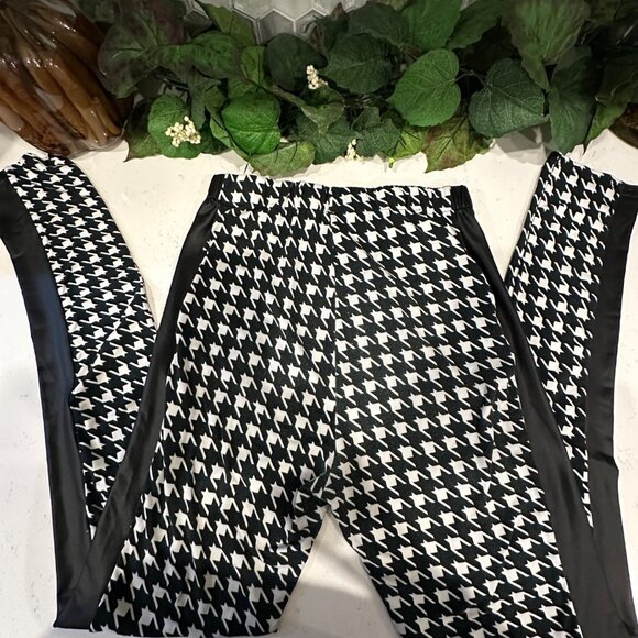 Houndstooth Print Leggings With Faux Leather Side Panels By 4everyoung - Picture 2 of 6
